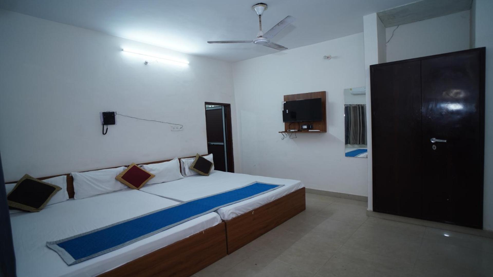 Hotel Apoorv - Near Jaipur Railway Station Bilik gambar